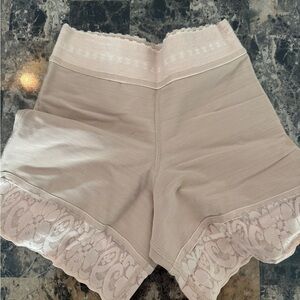 Elegant Lace Trim Women's butt lifting shorts